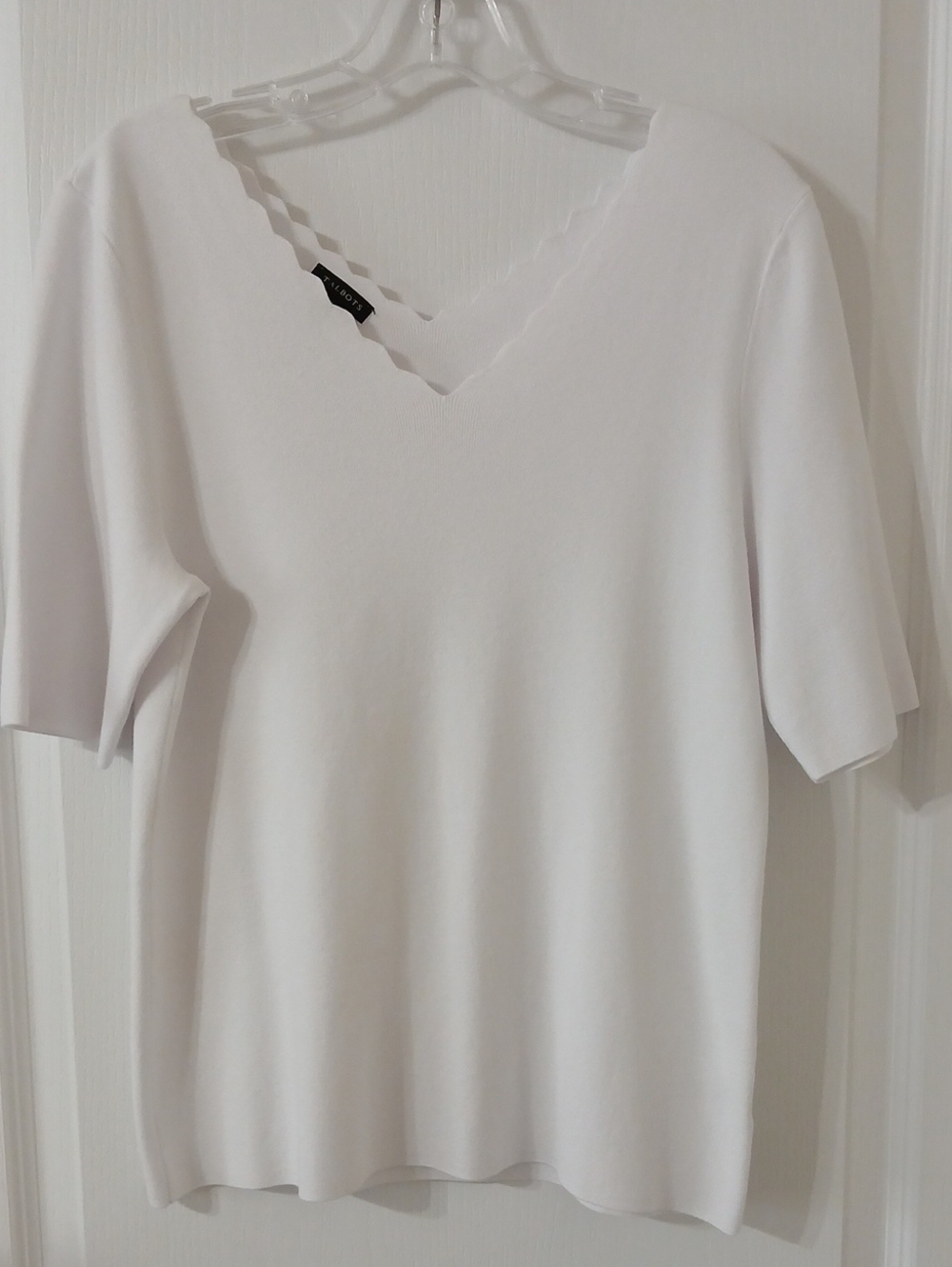 Talbots White Scalloped V-Neck Short Sleeve Lightweight Sweater